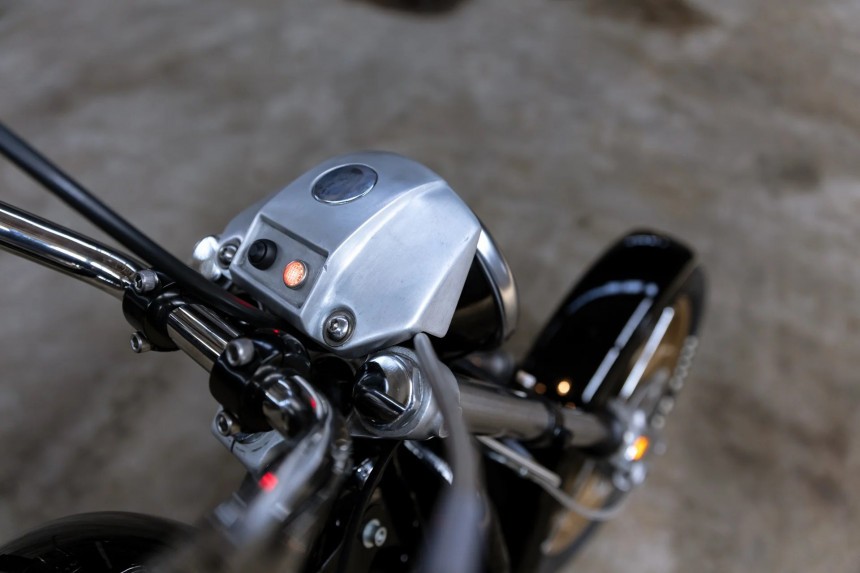 Custom Harley\-Davidson Sportster Iron 1200