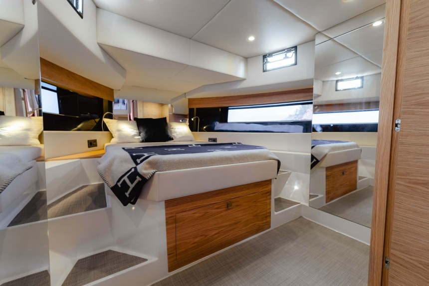 D50 Open Yacht Interior