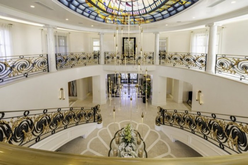 Palais de Cristal comes with 15\-car garage that doubles as nightclub, and a \$69\.8 million price tag