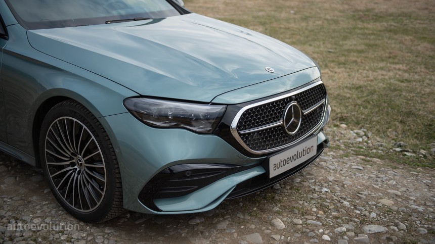 2024 Mercedes\-Benz E 400 e in Verde Silver