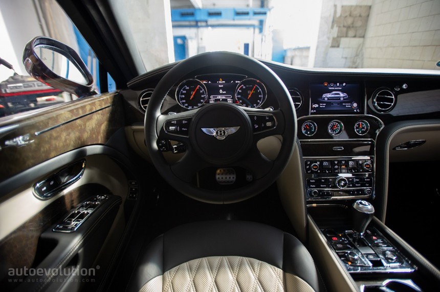 Bentley Mulsanne Speed chauffeur perspective