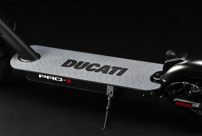 Ducati Pro\-II e\-Scooter Footboard