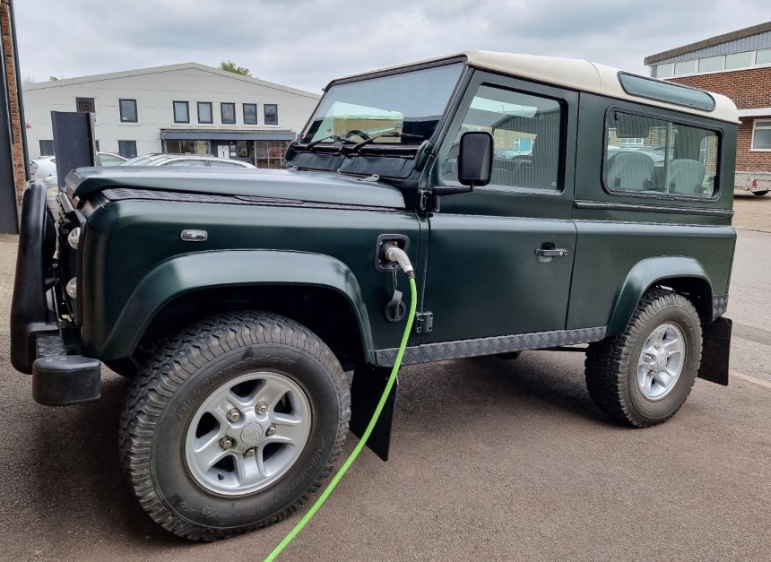 Electric Land Rover Defender by Electrogenic Charging