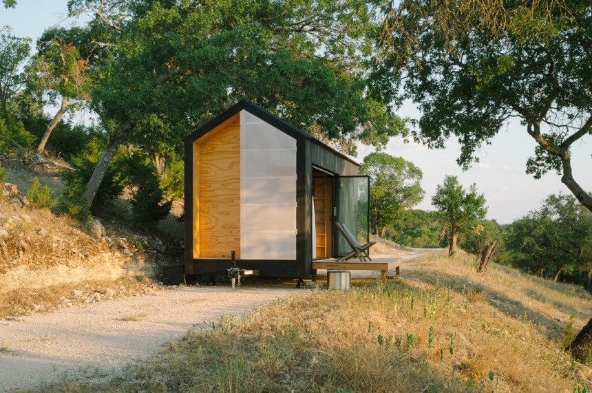 Elsewhere Cabin A, a minimalist tiny house designed for glamping off\-grid