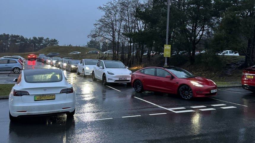 Supercharger queue in Westmorland, UK: 40 electric vehicles waiting to be charged
