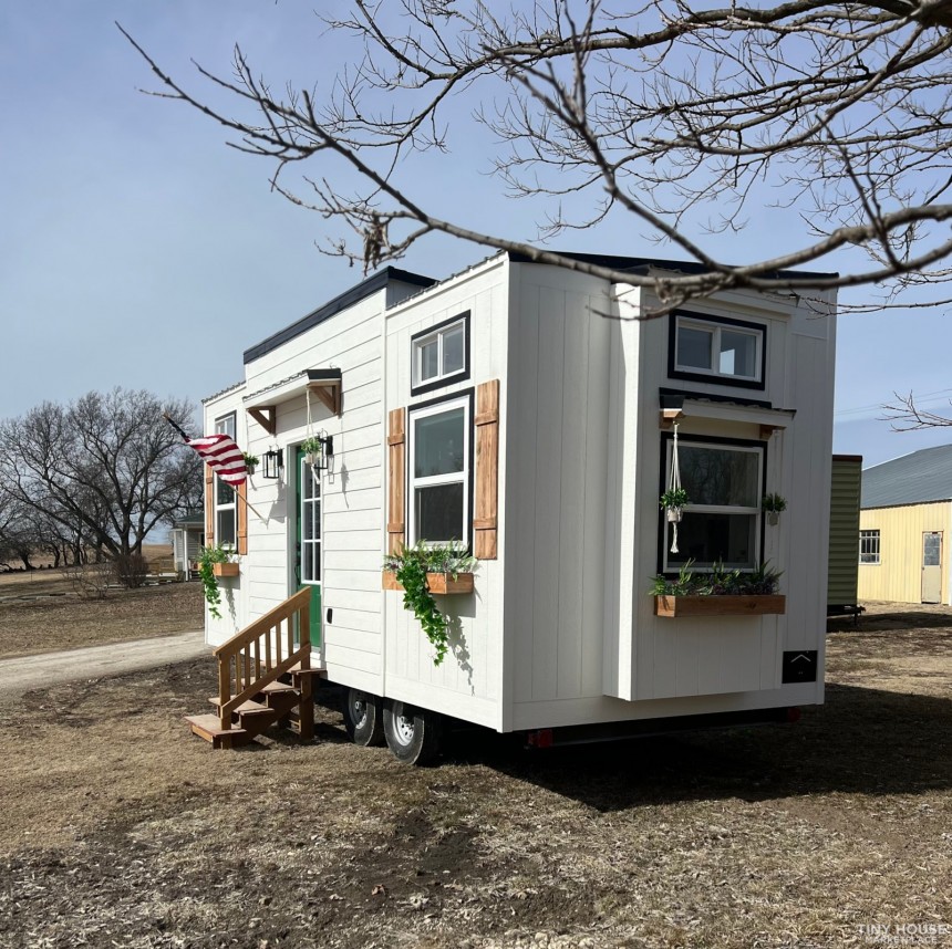 Farmhouse-Impressed Tiny House Has a Charming Exterior and a Sensible Inside