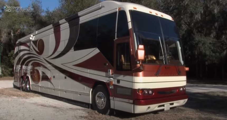 The Featherlite Vantare Platinum Plus was the first monster RV to be named world's most expensive at \$2\.5 million