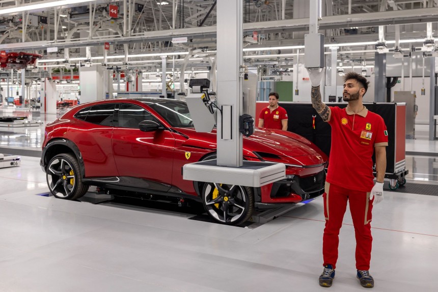 New Ferrari e\-building opens