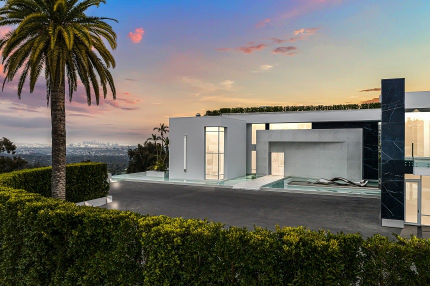 The One mega\-mansion comes with 50\-car garage and a \$295 million starting price