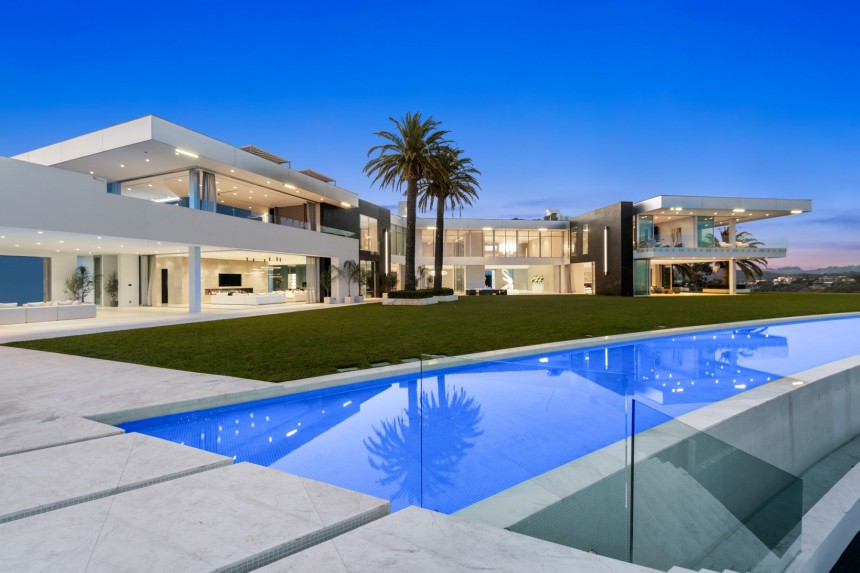 The One mega\-mansion comes with 50\-car garage and a \$295 million starting price