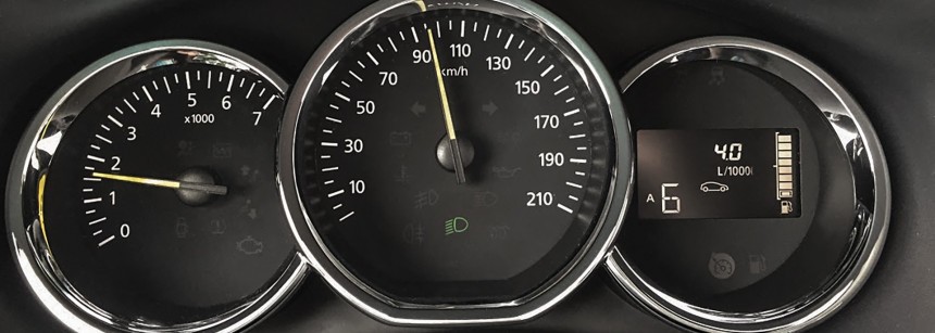 Gauge cluster of Dacia Sandero 1\.5 dCi Easy\-R while driving
