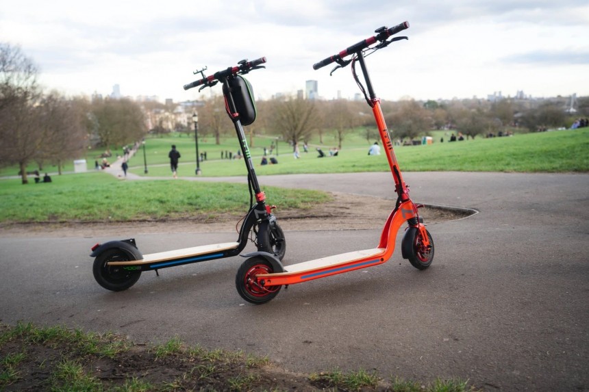 Prince William's ride revealed as the YOO2 e\-scooter from Mii2