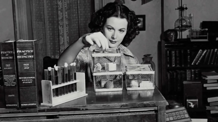 Hedy Lamarr – the Mother of Wi\-Fi
