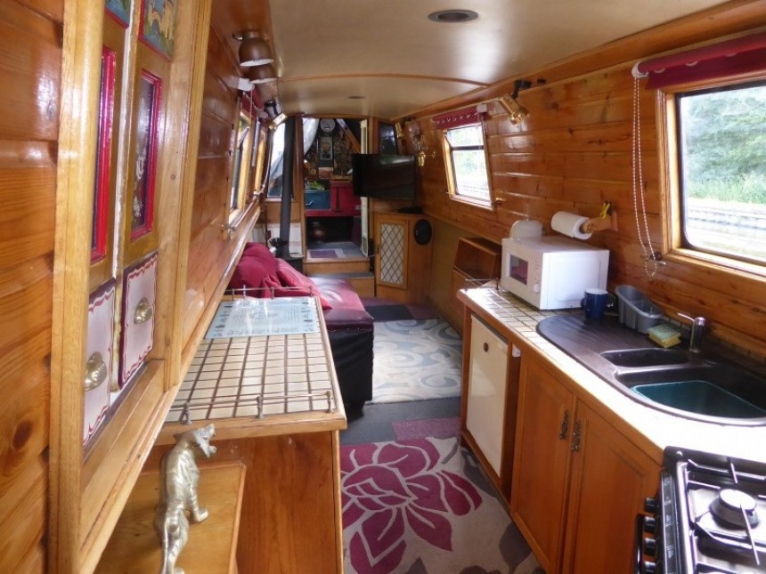 SS Irwell is a 52\-foot narrowboat that's being used as permanent home