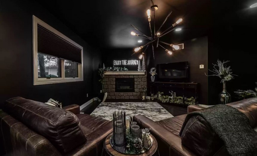 Goth house in Illinois is perfect for a modern\-day villain, has matching garage