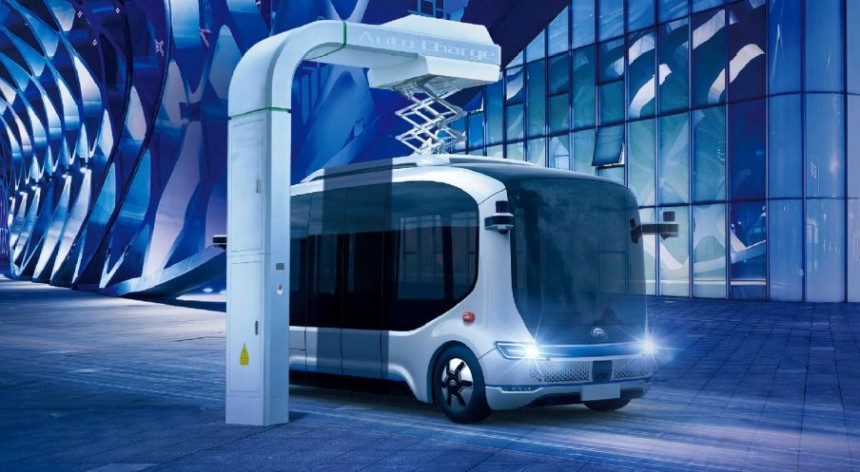 Wirelessly Charging Autonomous E\-Bus