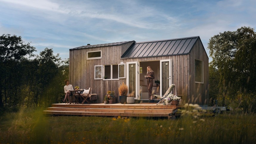 Heim Micro\-House Exterior With Porch