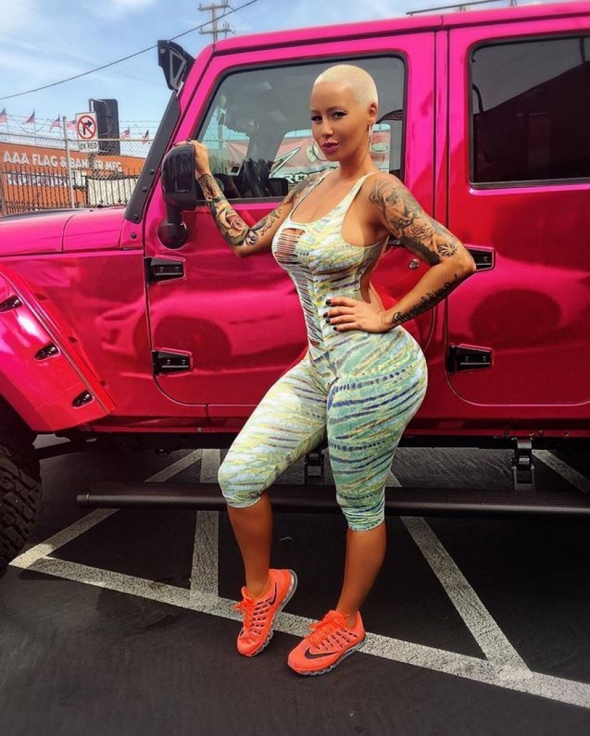 Amber Rose's Pink\-Wrapped Jeep Wrangler