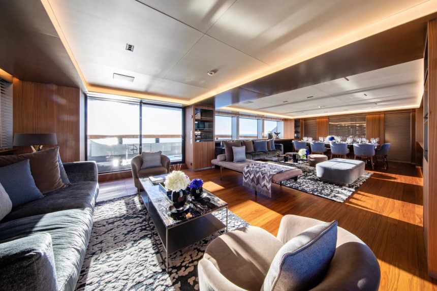 Globas Superyacht Lounge