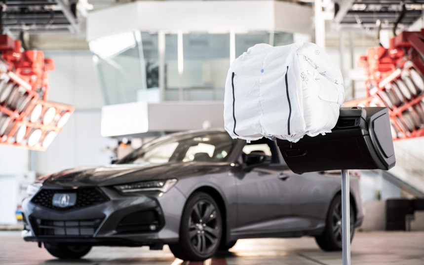 2021 Acura TLX's Innovative Airbag