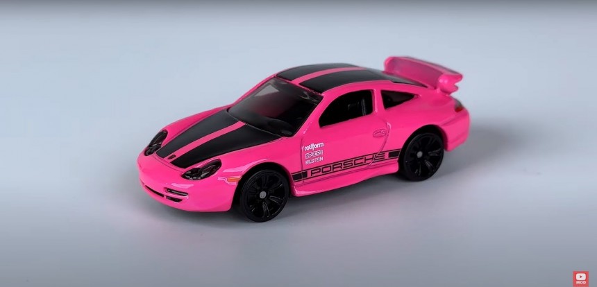 Hot Wheels Neon Speeders Have a Neat Trick To Show Off