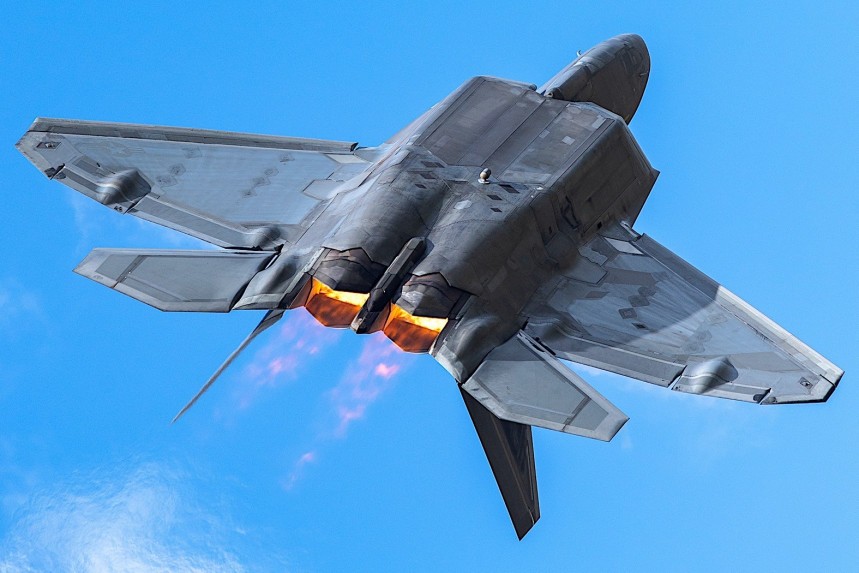 F\-22 Raptor flying inverted at Florida air show, October 2022