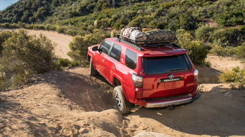 Toyota 4Runner Off\-Road Premium with roof rack