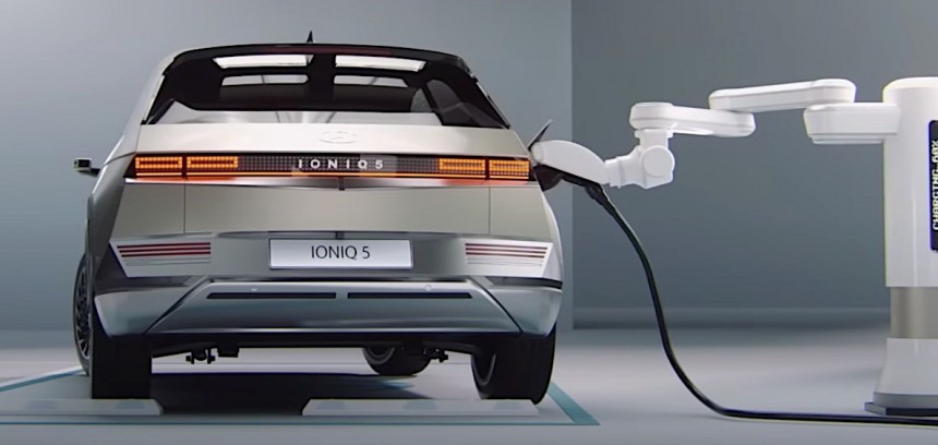 Hyundai present a real\-world application of a charging robot for EVs