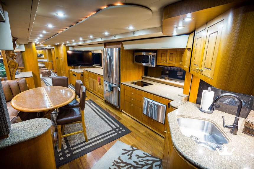 The Heat is Will Smith's luxury motorhome that he uses as a movie trailer \(\$2\.5 million\)