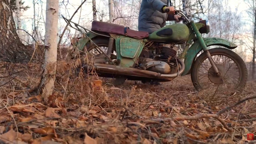 Abandoned JAWA motorcycle gets new change at life