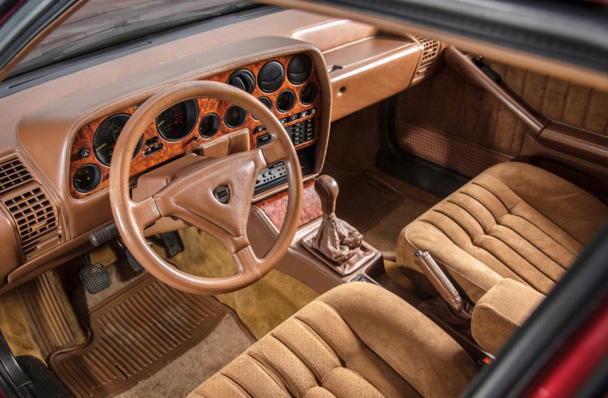 Lancia Thema 8\.32 Series 1 Interior