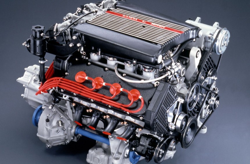 Lancia Thema 8\.32's Ferrari F105L V8