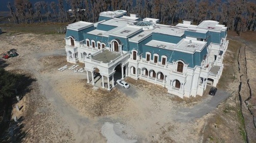 Mega\-mansion Versailles is located in Florida, comes with incredible amenities and 35\-car garage