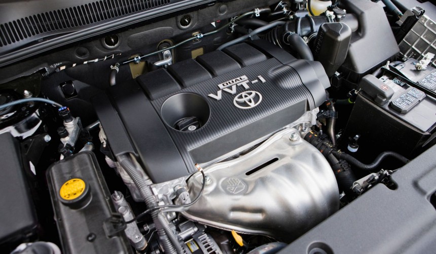 Toyota RAV4 4\-cylinder engine