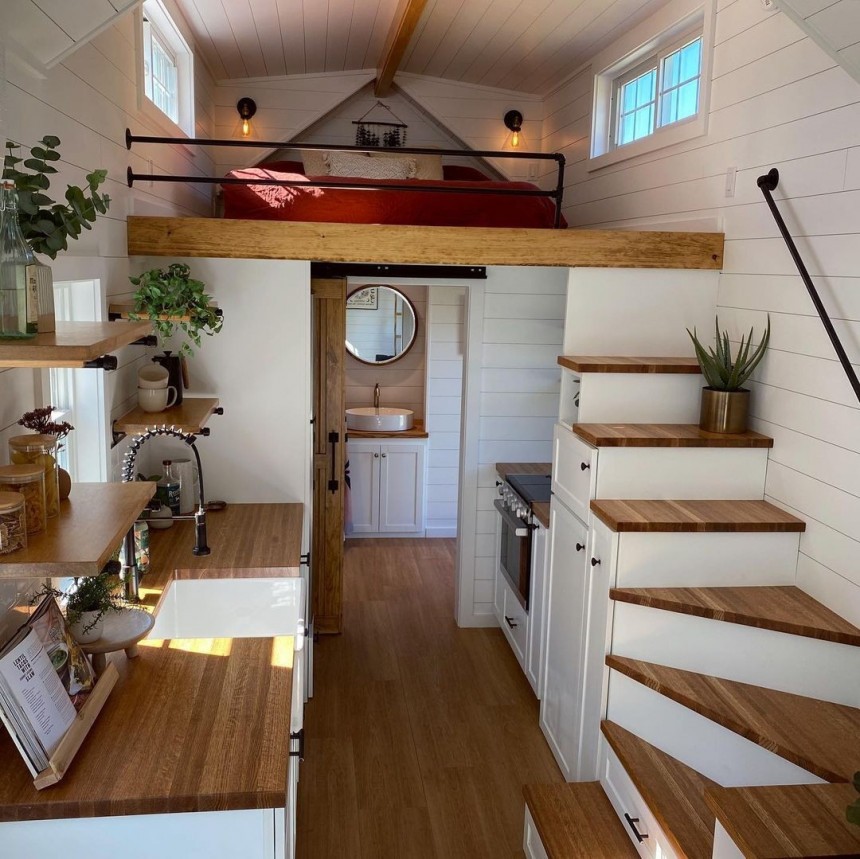 Marietta Is a Gorgeous Double Loft Tiny Home Loaded With Amenities ...