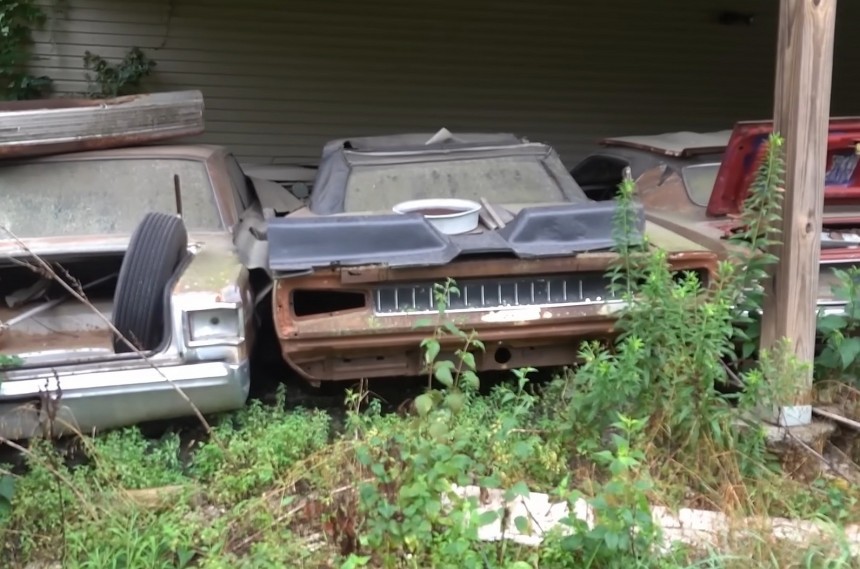 Mopar hoard with rare HEMI cars in Missouri