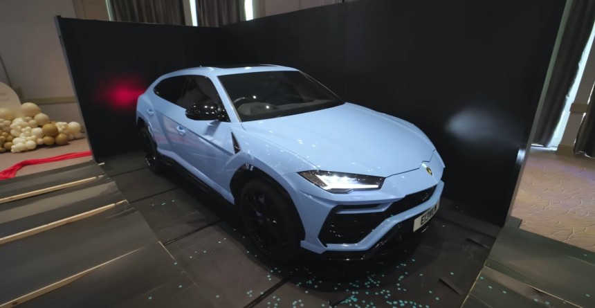 Most expensive gender reveal uses a color\-correct Lamborghini Urus