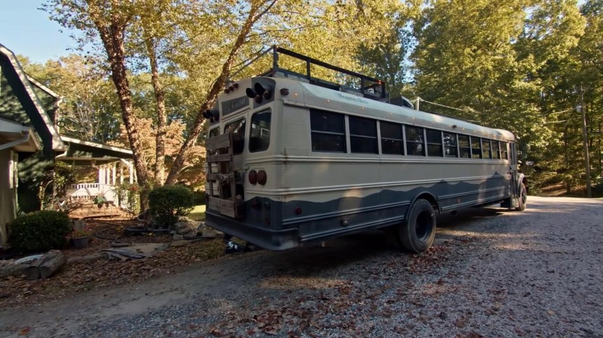 Mindblowingly Cheap School Bus Camper Will Stun You With Apartment\-Like Looks and Features