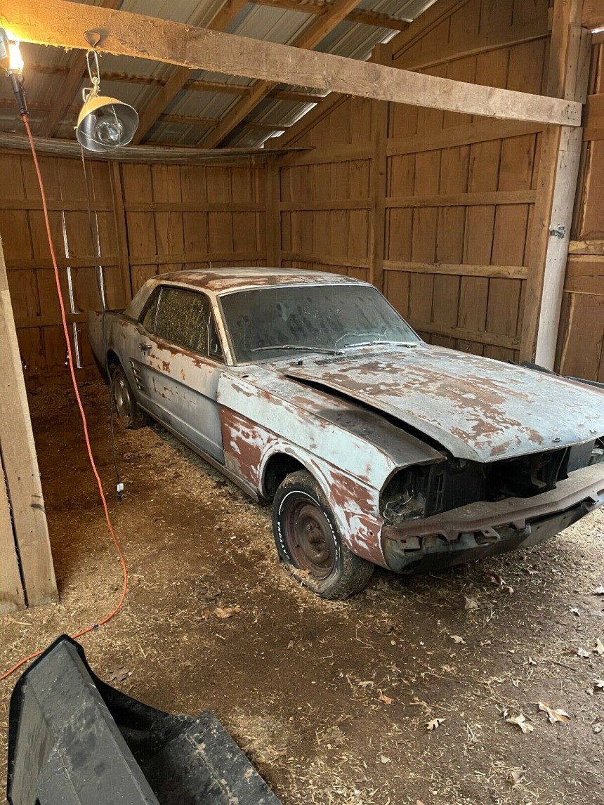 Ford Mustang barn find in Missouri