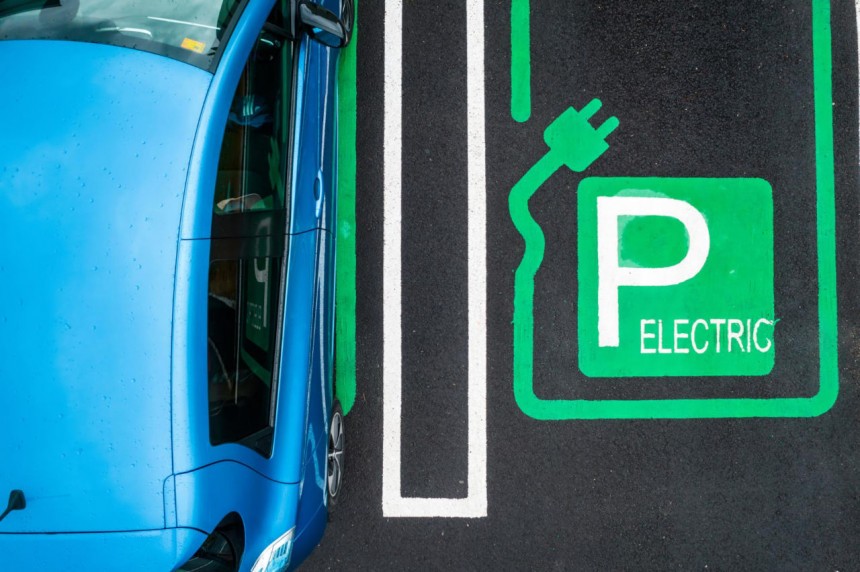 MIT study\: strategically placing charging stations and charging EVs at delayed times