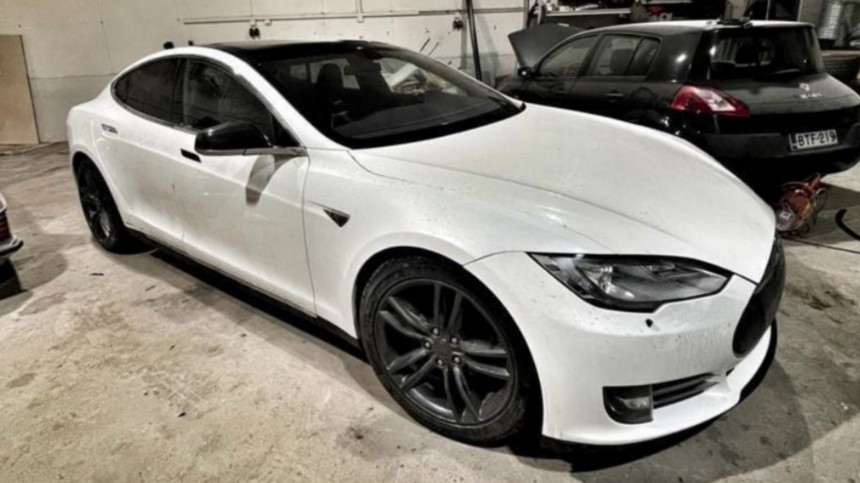 Tuomas Katainen received a €20,000 bill to repair his 2013 Tesla Model 3 and decided to blow it up instead