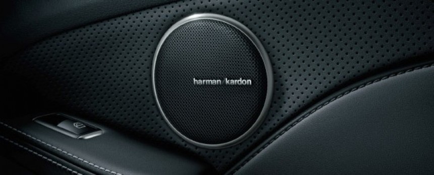 Harman Kardon speaker in Mercedes\-Benz