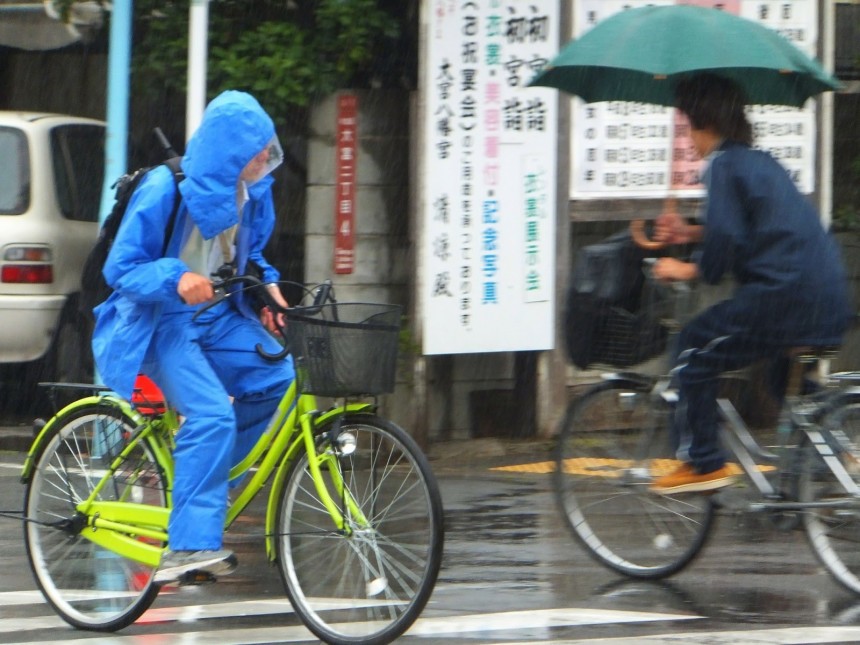 On both sides of the Japanese biking law