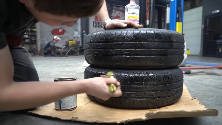 Sand glued to summer tires \= ice tires