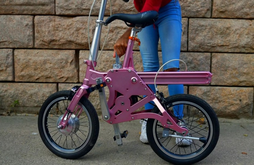 The Pop\-Cycle bike features a sliding frame to get more compact dimensions