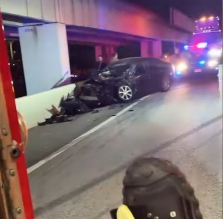 Rapper 2 Chainz was involved in a 3\-car crash in Miami, hospitalized for injuries