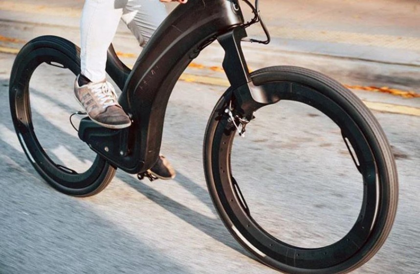 The Reevo e\-bike has hubless, spokeless wheels and plenty of tech