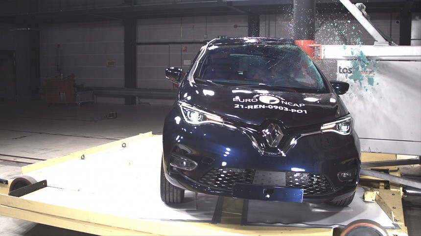 Renault Zoe during 2021 EuroNCAP test \(0 star overall result\)