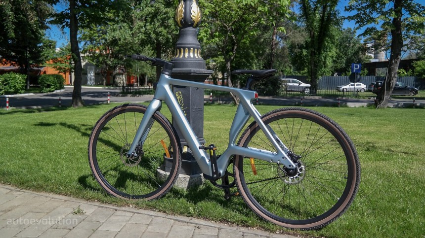 The Fiido Air is an all\-carbon fiber bike with smart tech and a minimalist design that stands out