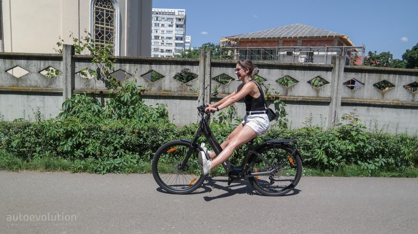 The UrbanGlide Ultra is a very smooth, comfy, and reliable city e\-bike designed for everyday use